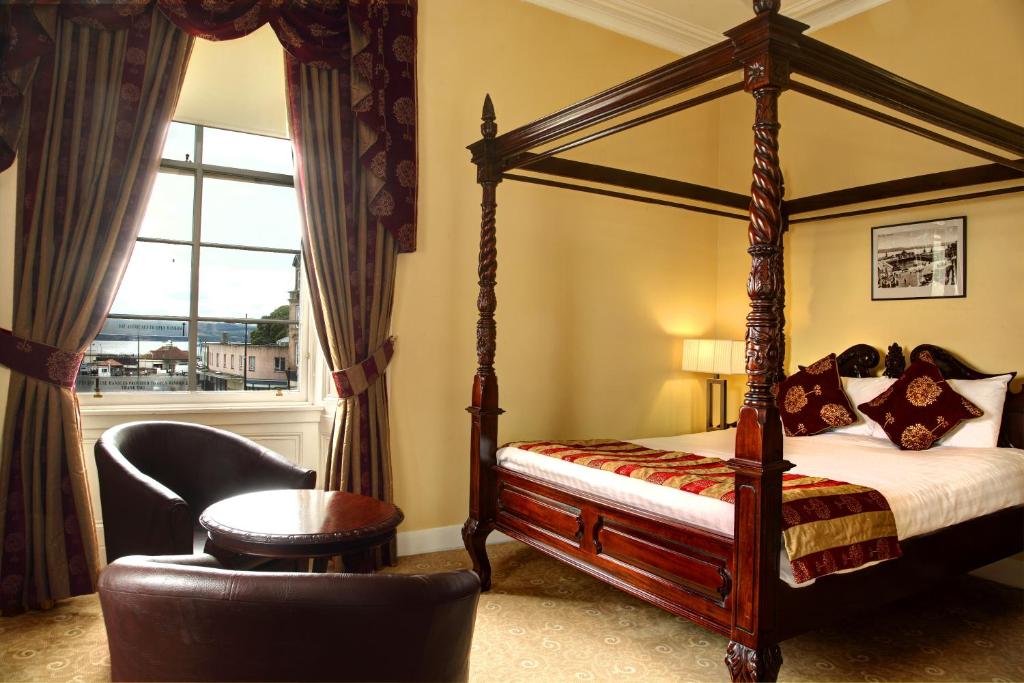 Postel nebo postele na pokoji v ubytování Argyll Hotel