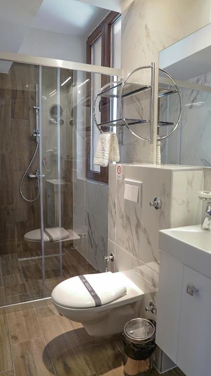 Koupelna v ubytování Hotel Premium