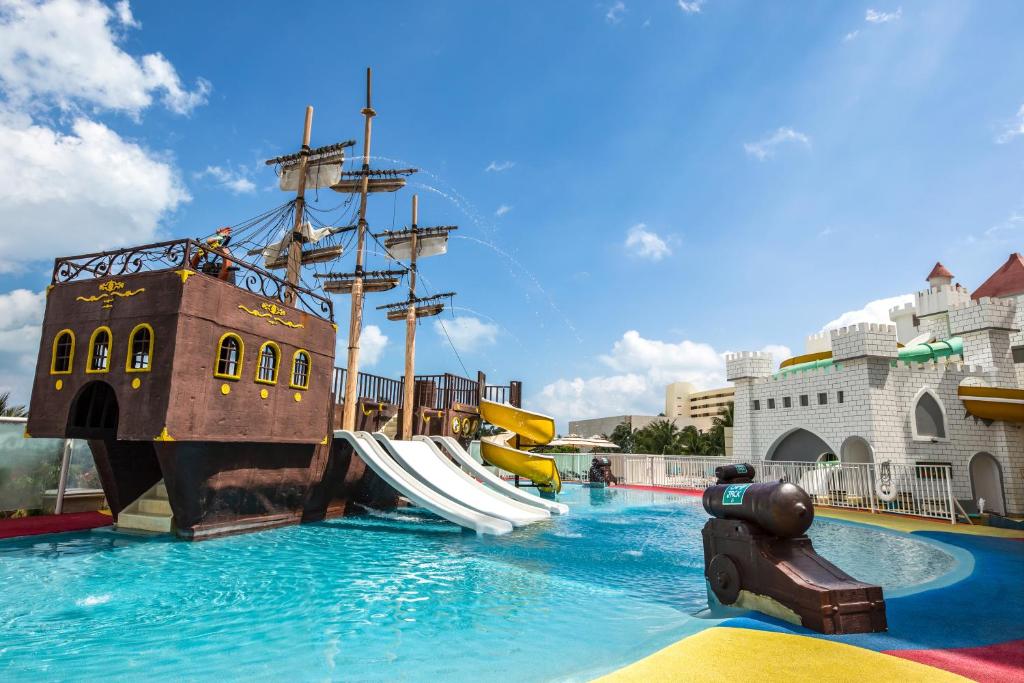 Bazén v ubytování Sunscape Cancun All-Inclusive Resort & Spa nebo v jeho okolí