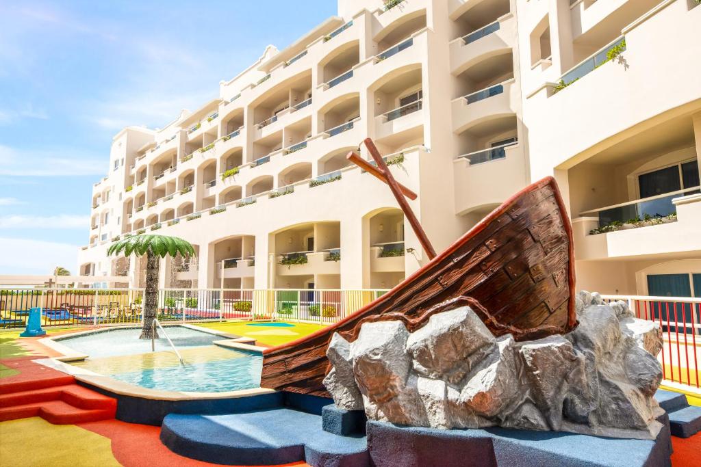 Bazén v ubytování Sunscape Cancun All-Inclusive Resort & Spa nebo v jeho okolí