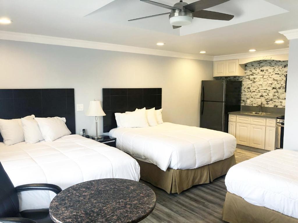 Crystal Lodge Motel - 