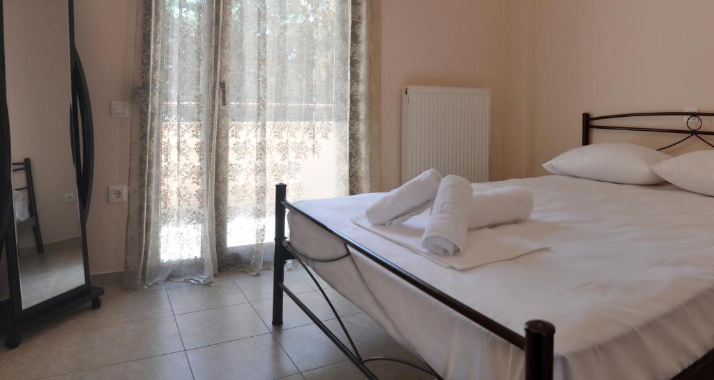 Postel nebo postele na pokoji v ubytování Houses Nikolaos