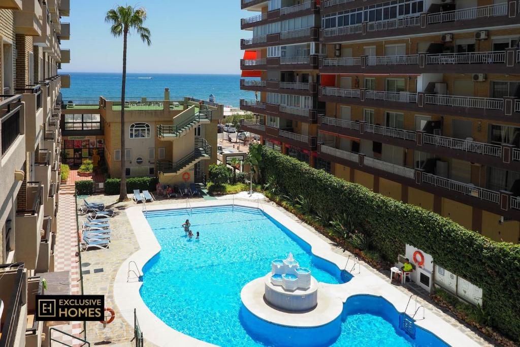 Bazén v ubytování Estupendo piso en primera linea de playa; RONDA IV nebo v jeho okolí