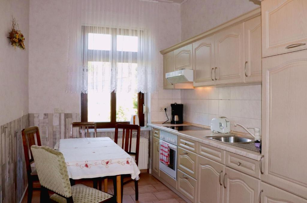 Kuchyň nebo kuchyňský kout v ubytování Pension Kuhn