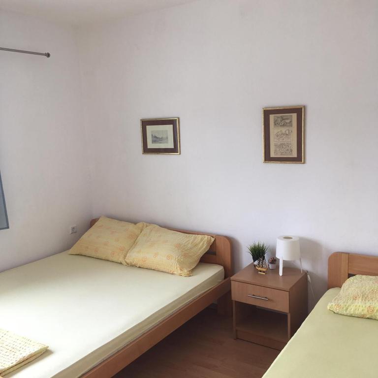 Postel nebo postele na pokoji v ubytování Apartment and Rooms Barbaric