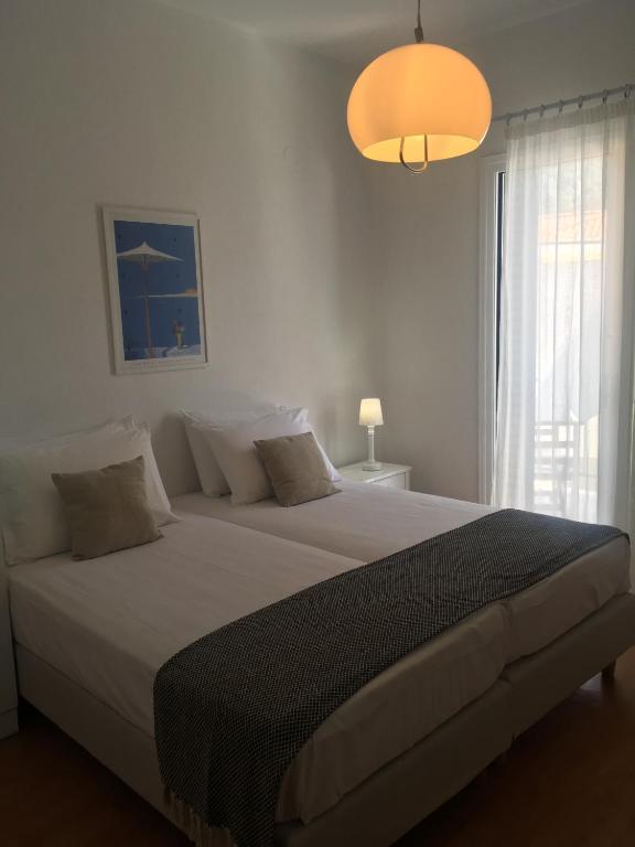 Postel nebo postele na pokoji v ubytování MEROPI STUDIOS