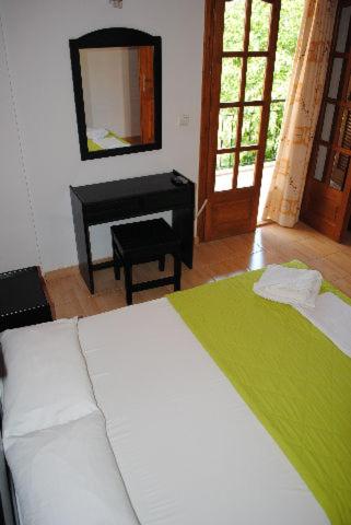 A bed or beds in a room at Hotel Zefi