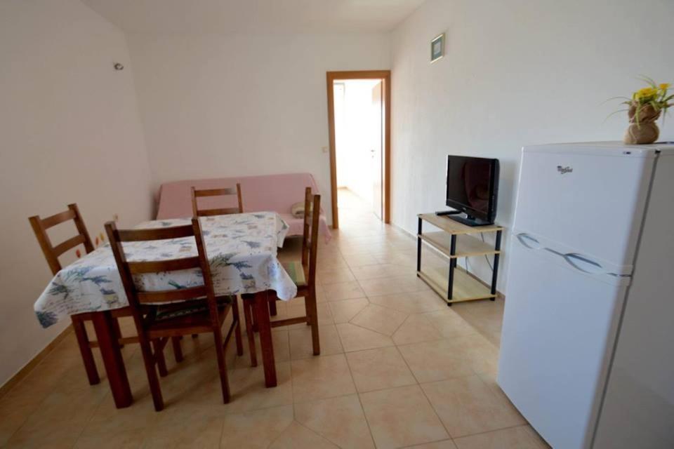 Kuchyň nebo kuchyňský kout v ubytování Apartmani Luka