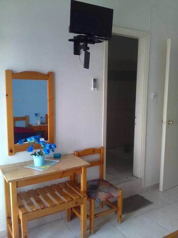 TV a/nebo společenská místnost v ubytování To Giouli