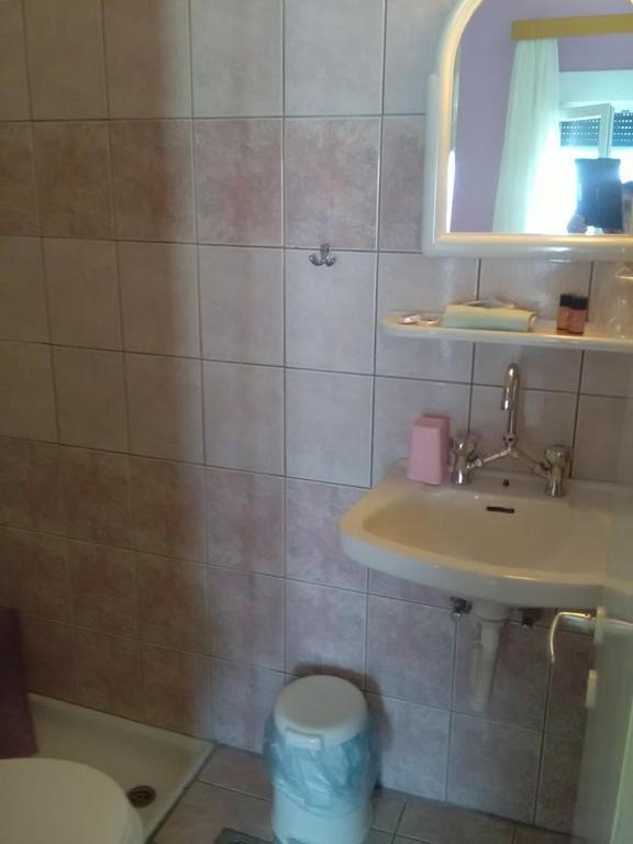 Koupelna v ubytování To Giouli