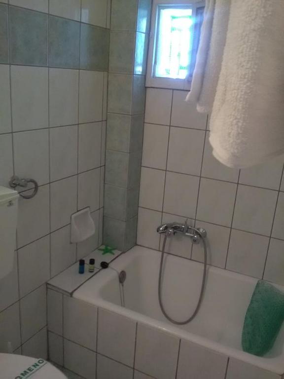 Koupelna v ubytování To Giouli