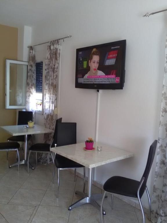 TV a/nebo společenská místnost v ubytování To Giouli
