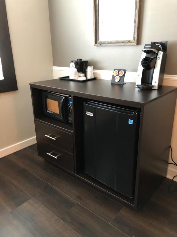 Cedar Stables Inn & Suites - Suite King