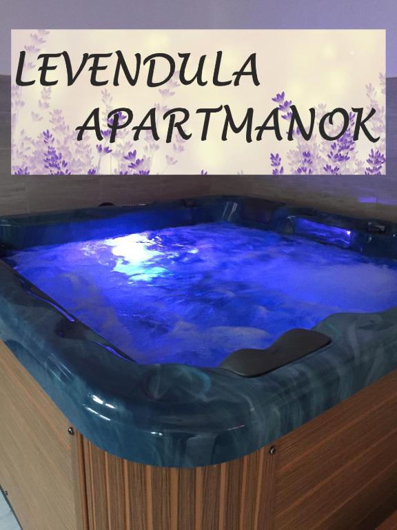 a hot tub with a sign that reads leendarulaarmaarma at Alföldi Levendula Vendégház in Cserkeszőlő