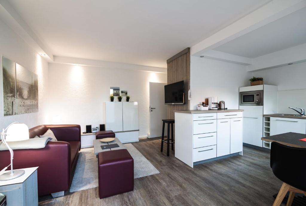 a living room with a couch and a kitchen at dat geele hus Nr. 3 in Büsum