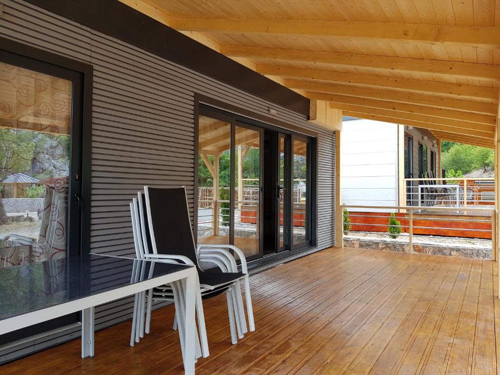 Balkón alebo terasa v ubytovaní Camping RAĆA