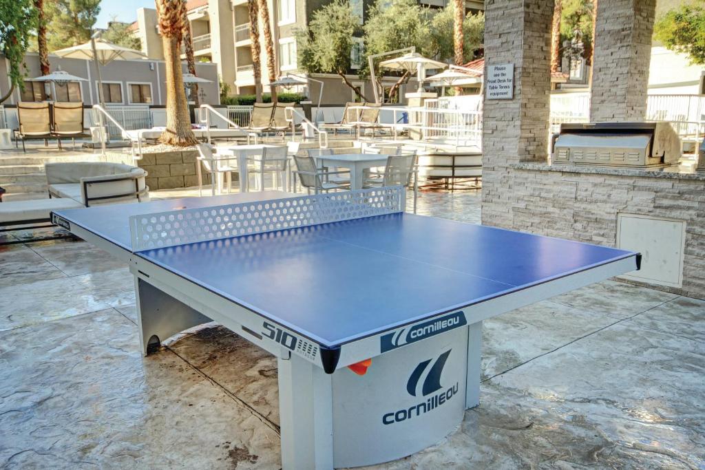 Tischtennis in der Unterkunft Desert Rose Resort oder in der Nähe