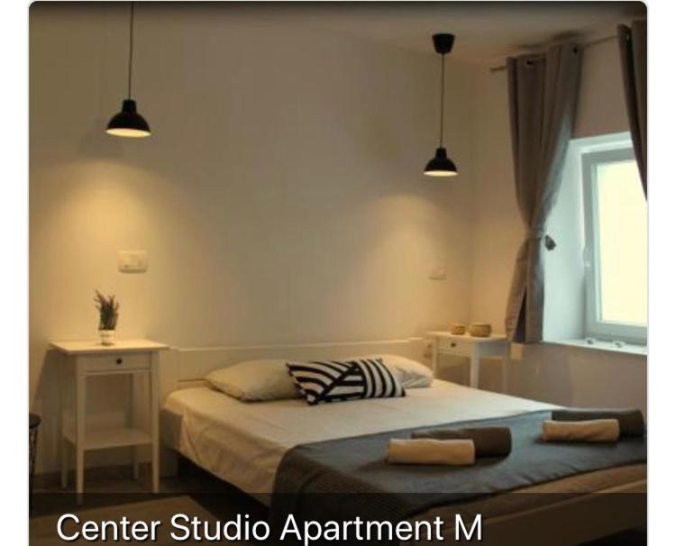 En eller flere senger på et rom på Center Studio Funtana