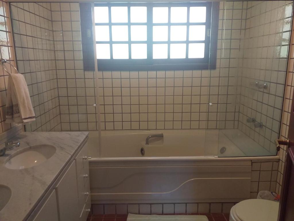  Casa charmosa e aconchegante em condomínio