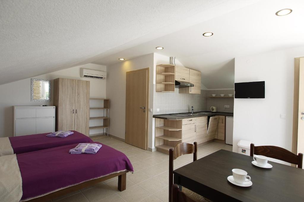Postel nebo postele na pokoji v ubytování Paklenica Sport Apartments
