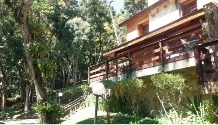  Casa charmosa e aconchegante em condomínio