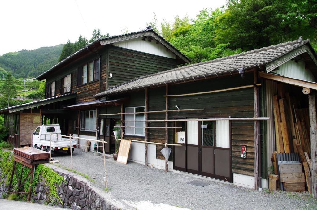 Gallery image of Washi Studio Kamikoya in Yusuhara