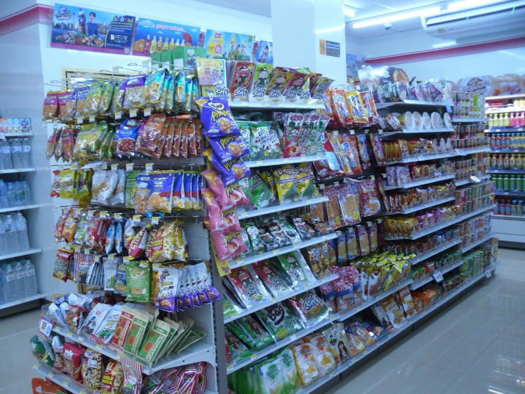 Supermarket nebo jiné obchody v  hostelu nebo okolí