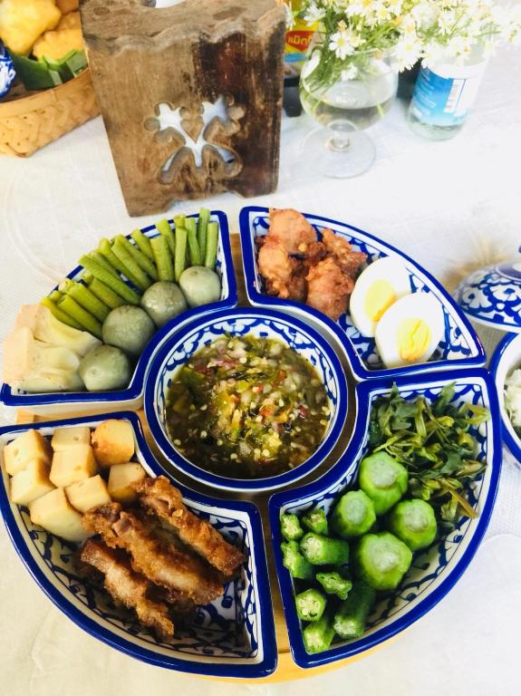 Makanan di atau berdekatan homestay