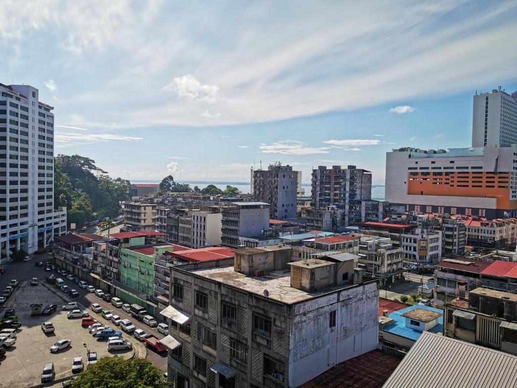 Nespecifikovaný výhled na destinaci Sandakan nebo výhled na město při pohledu z hotelu