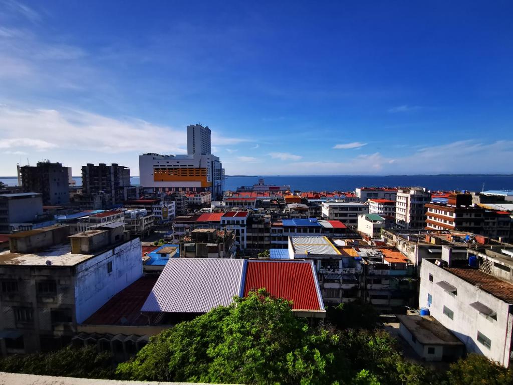 Nespecifikovaný výhled na destinaci Sandakan nebo výhled na město při pohledu z hotelu