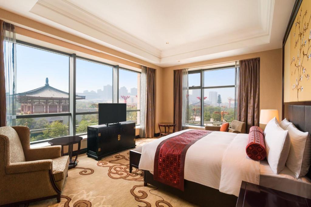 Postel nebo postele na pokoji v ubytování Wyndham Grand Xi'an South