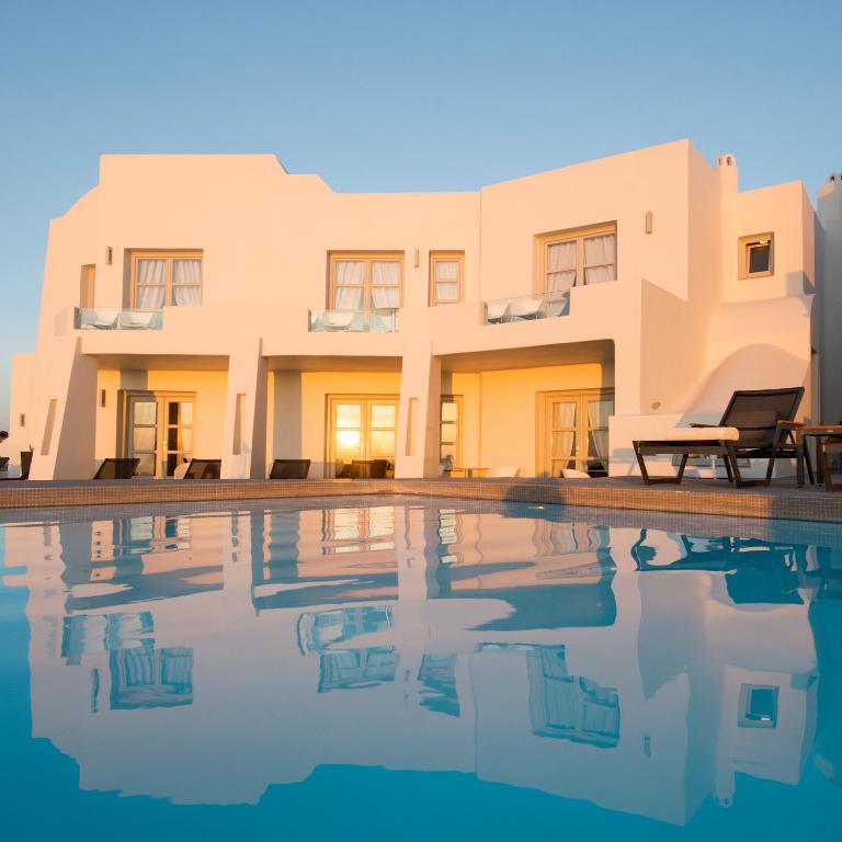 Bazén v ubytování Avaton Resort And Spa nebo v jeho okolí