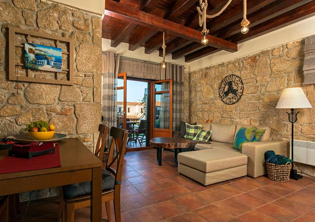Część wypoczynkowa w obiekcie Rastoni Fabienne Shared Pool Maisonette, Afitos