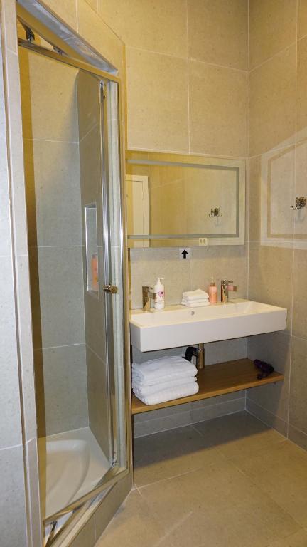 Un baño de Sint-Jans Appartments