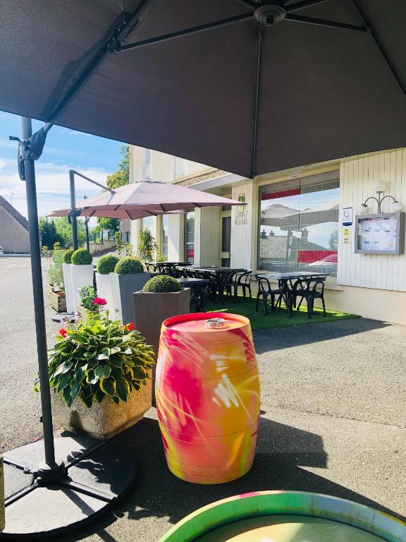 Fotografie z fotogalerie ubytování Logis Hôtel-Restaurant Le Commerce v destinaci Rieupeyroux