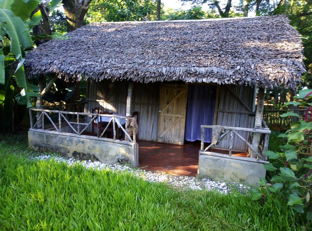Gite Ambatosambo - Bungalow With Garden View