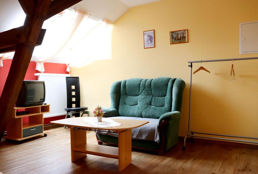 TV a/nebo společenská místnost v ubytování Pension Kuhn
