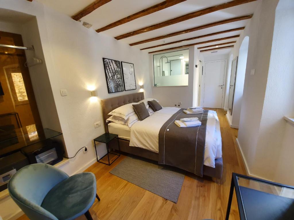 En eller flere senge i et værelse på THE SUITES at central Split