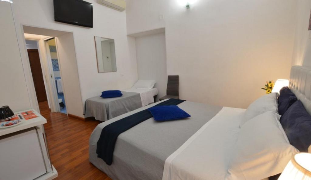 A bed or beds in a room at Notti A Roma