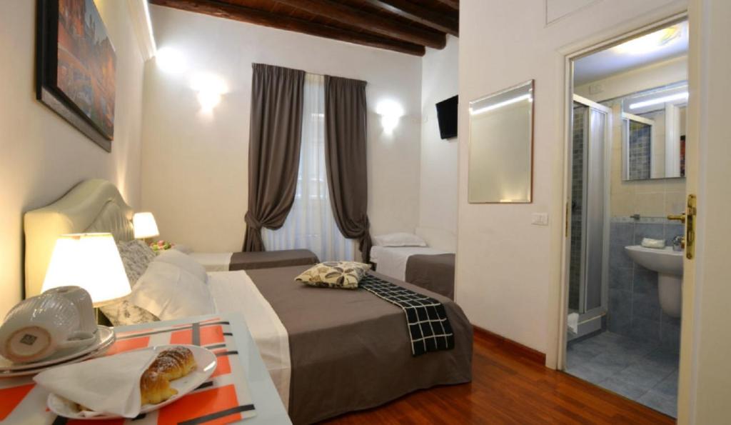 A bed or beds in a room at Notti A Roma