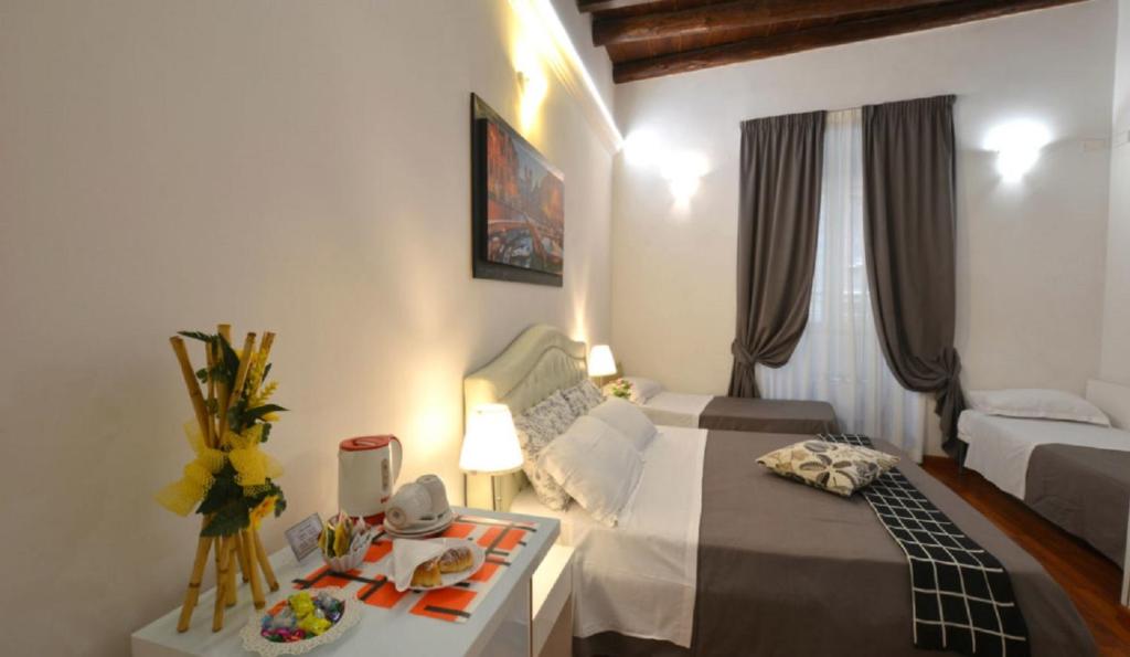 A bed or beds in a room at Notti A Roma