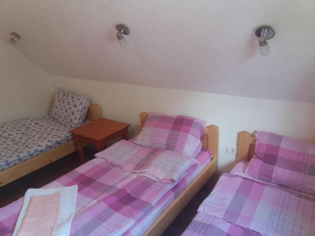 Postel nebo postele na pokoji v ubytování Guest House Vukicevic