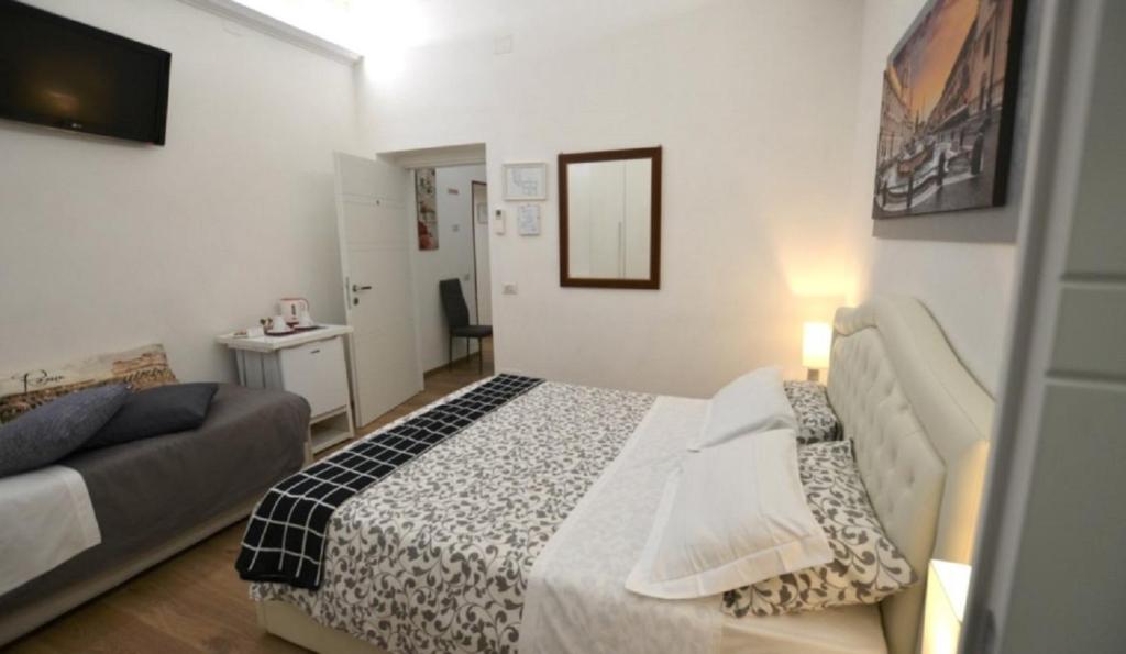 A bed or beds in a room at Il Fascino Di Roma