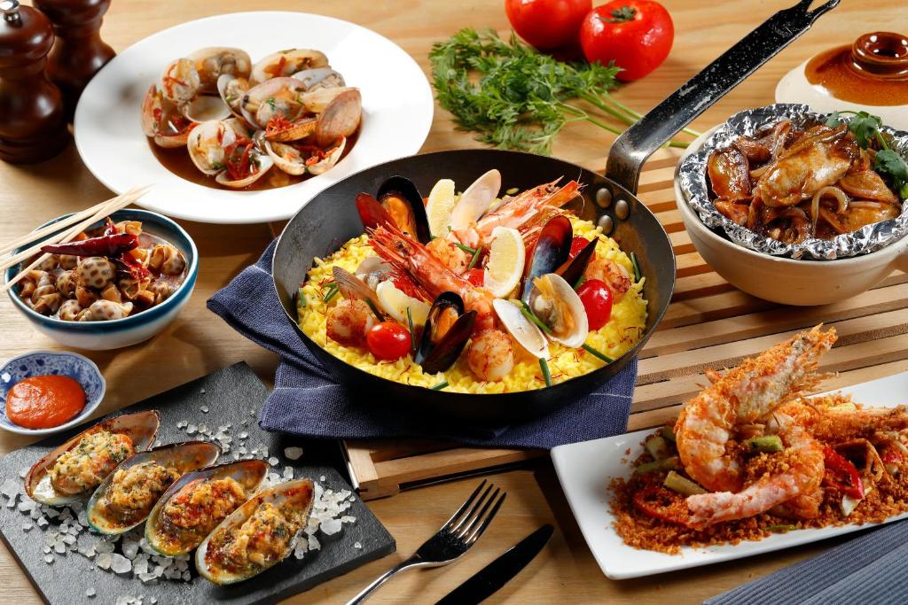 ホテルの敷地内または近くでの食事または食べ物