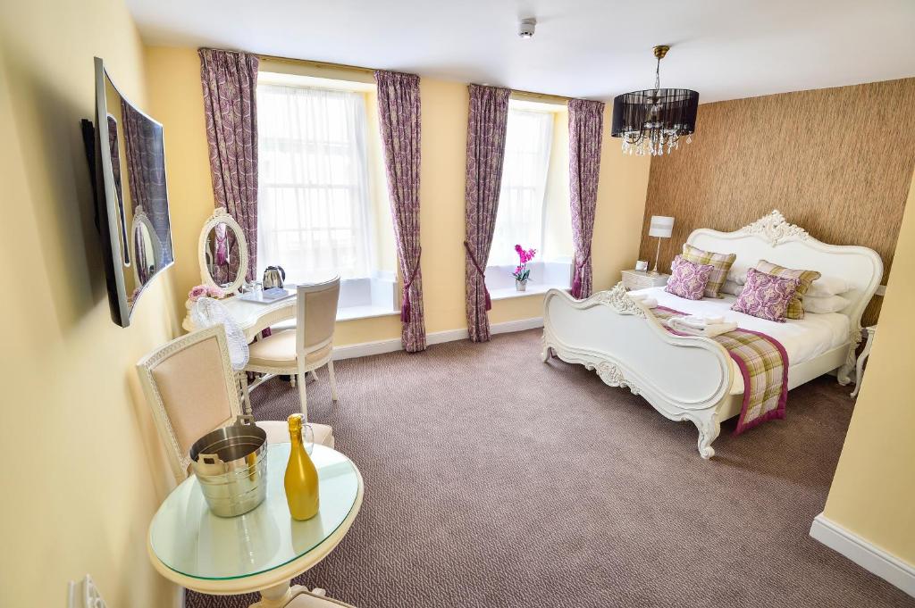 The George Hotel - King Room