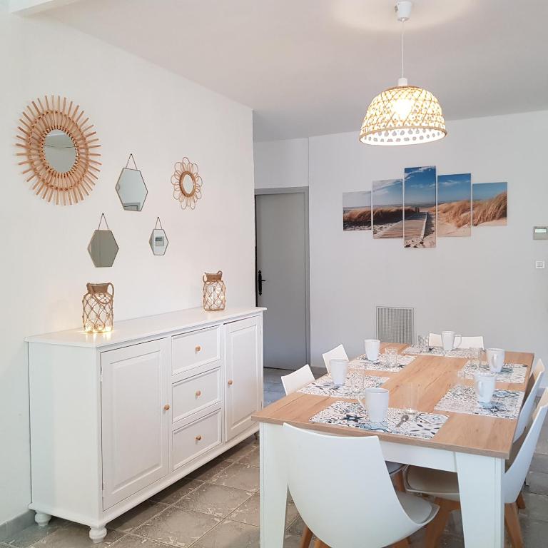Domaine De L'aube Des Temps - Three-Bedroom House
