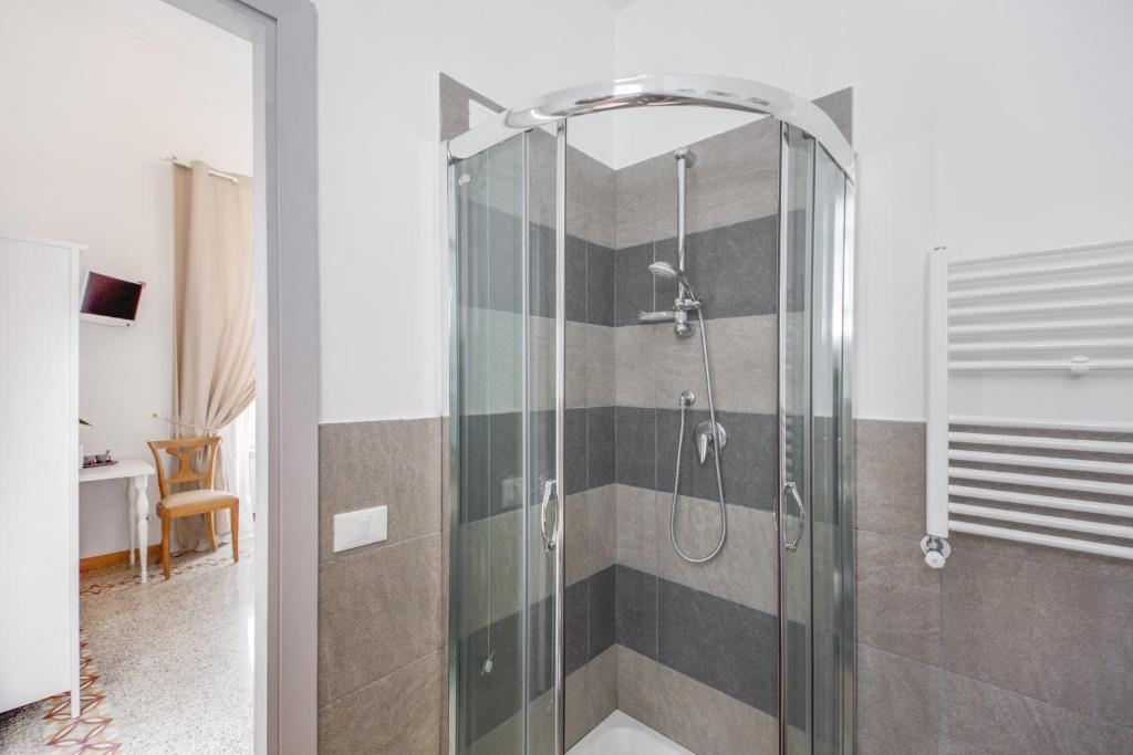 Koupelna v ubytování Biancorèroma B&B