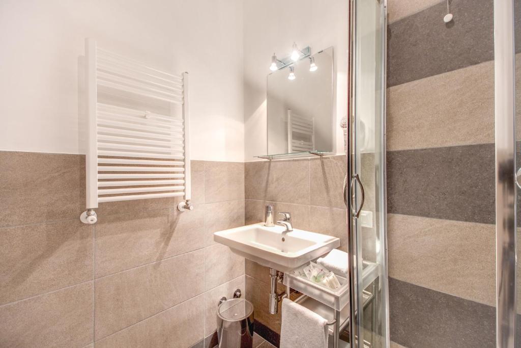 Koupelna v ubytování Biancorèroma B&B