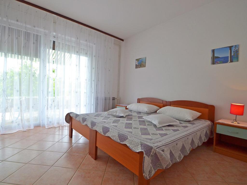 Posteľ alebo postele v izbe v ubytovaní Apartment Vesela-1 by Interhome