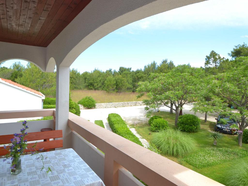 Vonkajšia záhrada v ubytovaní Apartment Vesela-2 by Interhome